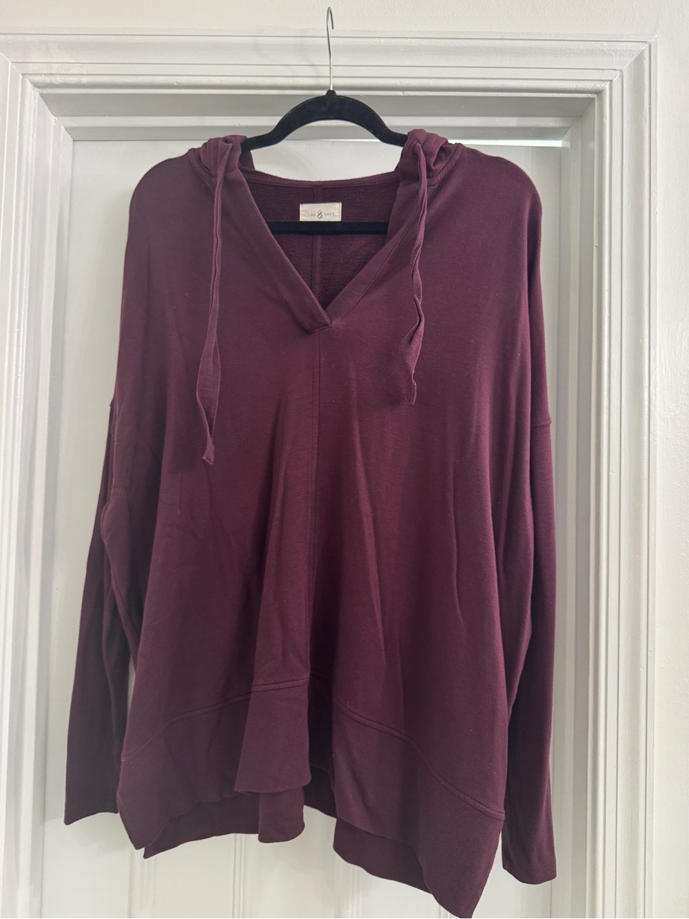 Lou & Grey V-Neck Hooded Pullover in Deep Plum